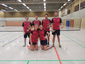 Team 1 in voller Freude über ihren wiederholten Sieg!